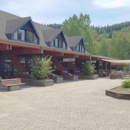 Hotel Domaine Du Lac Chambon Murol Eksteriør billede