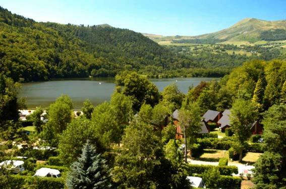 Hotel Domaine Du Lac Chambon Murol Eksteriør billede
