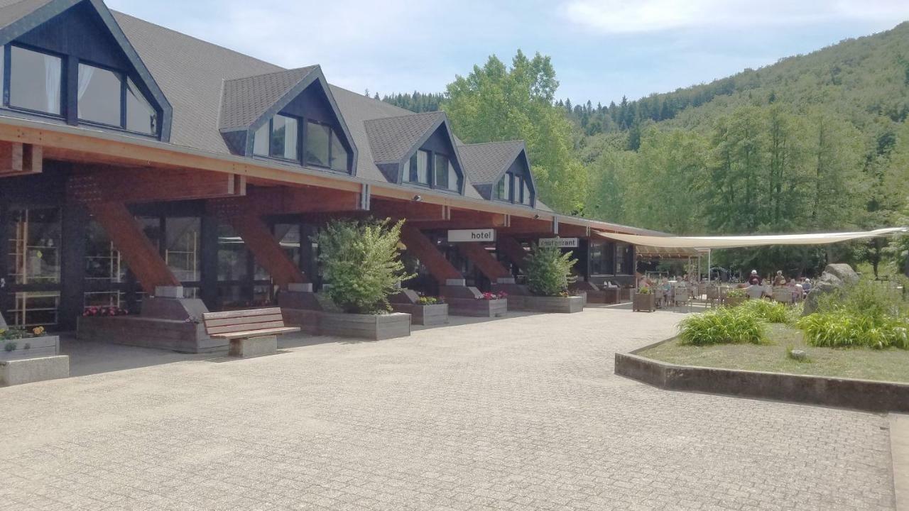 Hotel Domaine Du Lac Chambon Murol Eksteriør billede